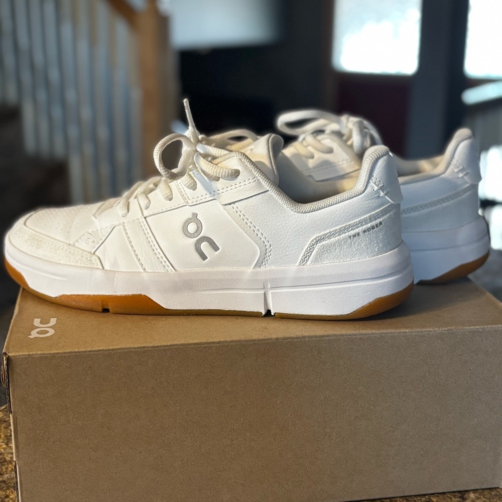 On Cloud ~ The Roger Clubhouse - NEW women’s 7.5